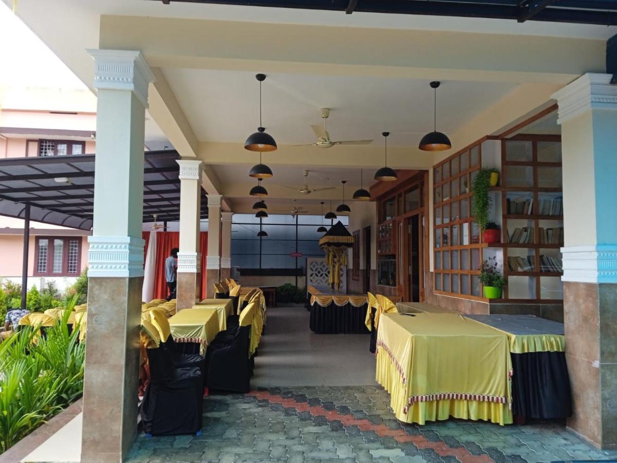 Meghdoot river resort Kochi Buitenkant foto